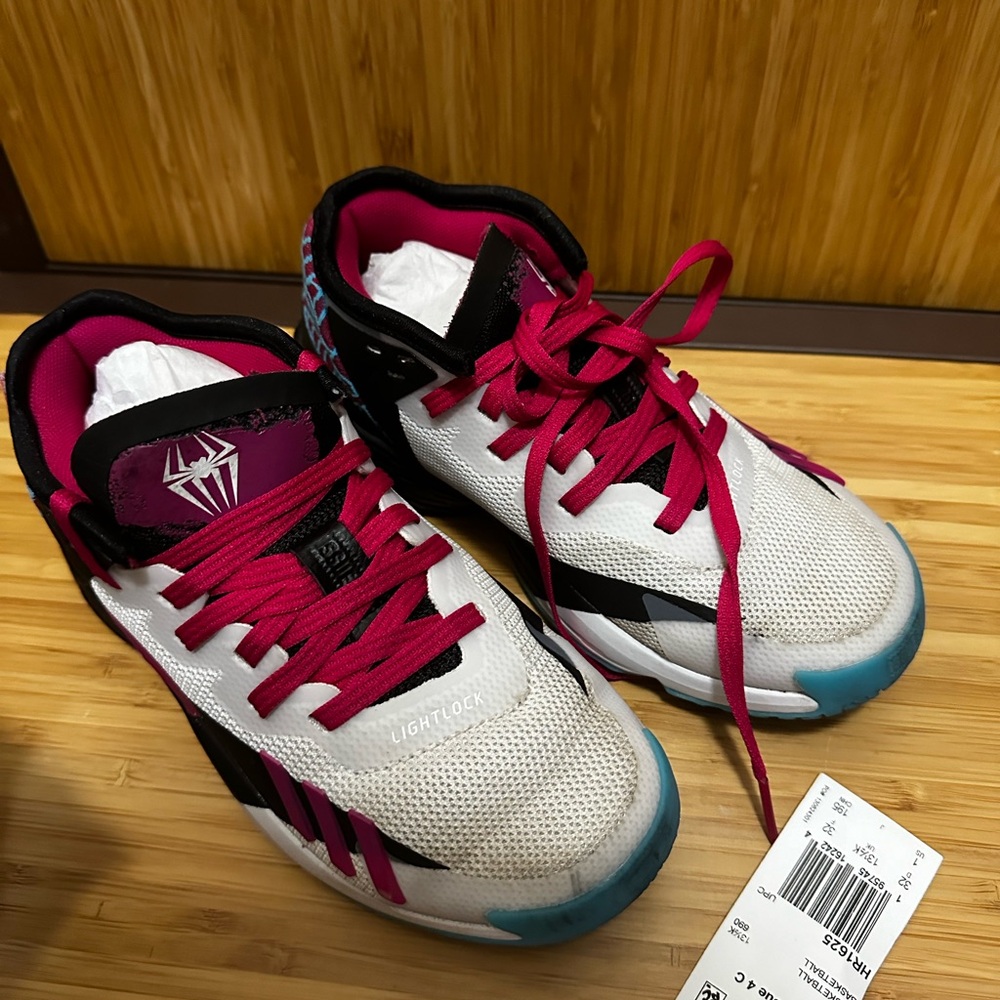 2 pair of kids adidas shoes + 1 pair UGGs - DON spider Gwen
